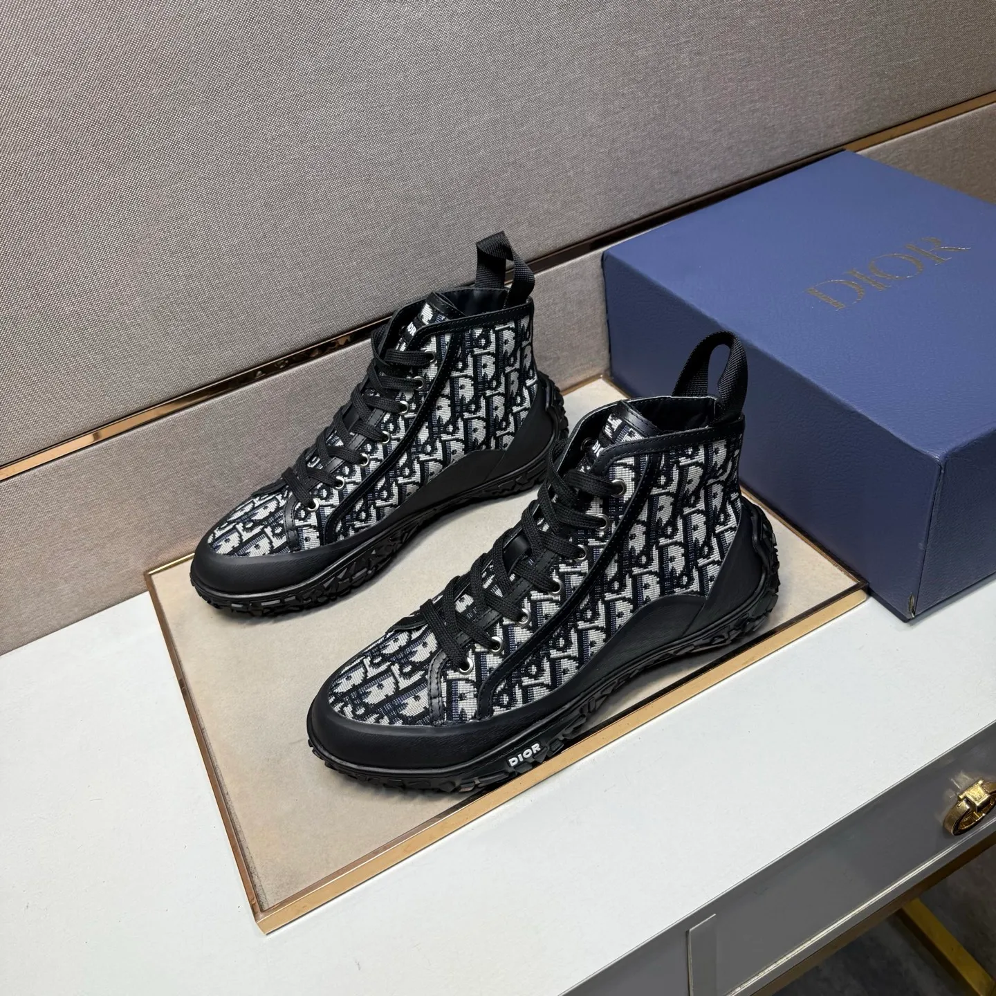 ⬛️Men's shoes 💰p460 [Dior～] Men's casual high-top shoes 2025z cabinet sales simultaneously 🔶Size: 39-44 #️⃣ 🔷2 colors🔜The upper is made of multi-material splicing➕Genuine leather lining, comfortable and breathable, sole: original comfortable and wear-resistant outsole, ⚠️Real shot📱Photographed🎬The real thing is better📢📢📢
